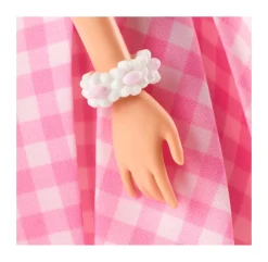 Barbie The Movie Margot Robbie, Bambola Del Film Barbie Da Collezione Con Abito Vintage A Quadretti Rosa E Bianco E Collana Con Margherita, 3+ Anni, Hpj96
