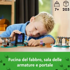 Lego Minecraft 21252 L'Armeria Con Personaggio Alex, Accessori E Armi Giocattolo Per Bambini Di 7+ Anni E Fan Del Videogioco