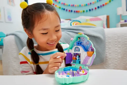 Polly Pocket Cofanetto Dolce Pinguino, Playset Da Viaggio Con Esterno Interattivo, 2 Micro Bambole E 12 Accessori Inclusi